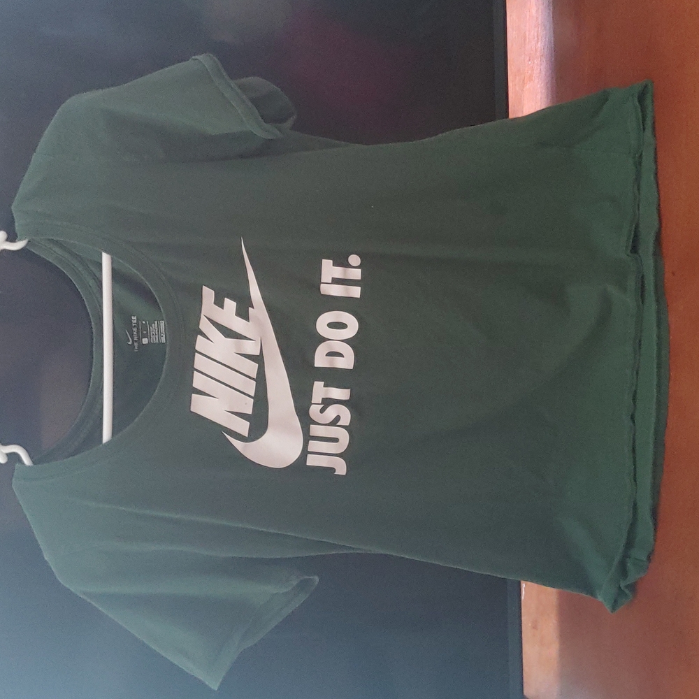 Nike medium tee